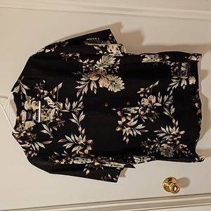 100% Silk Machine Washable Men's Floral Hawaiian Shirt. Haggar Size XL